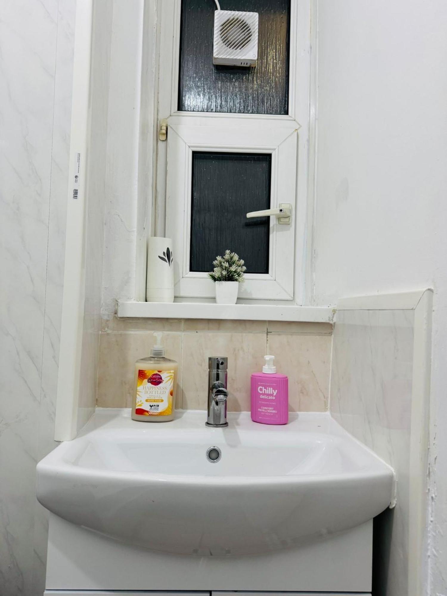1 Bedroom Flat In Whitechapel, Londra